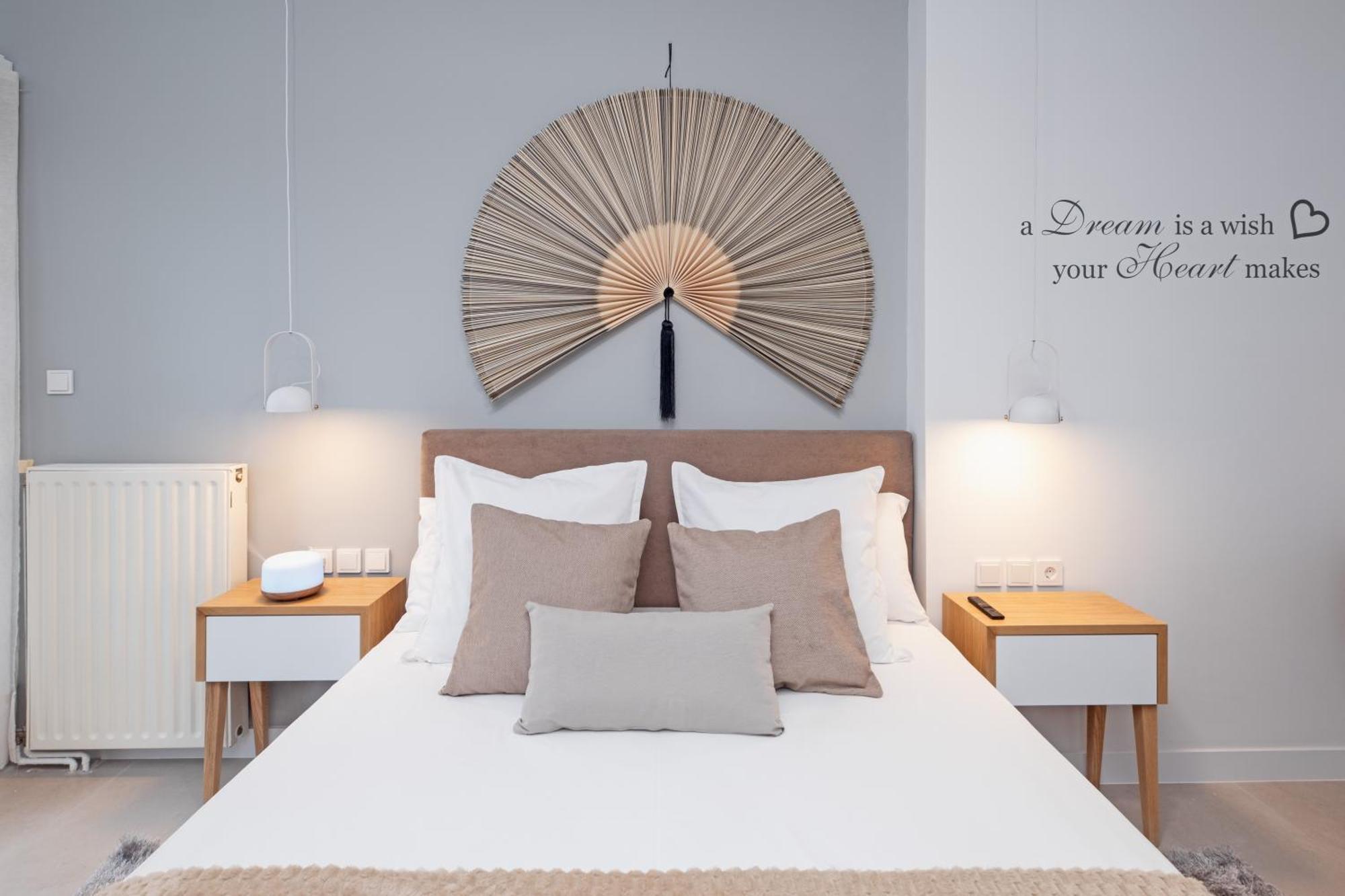 Singer - Luxury Kalamata