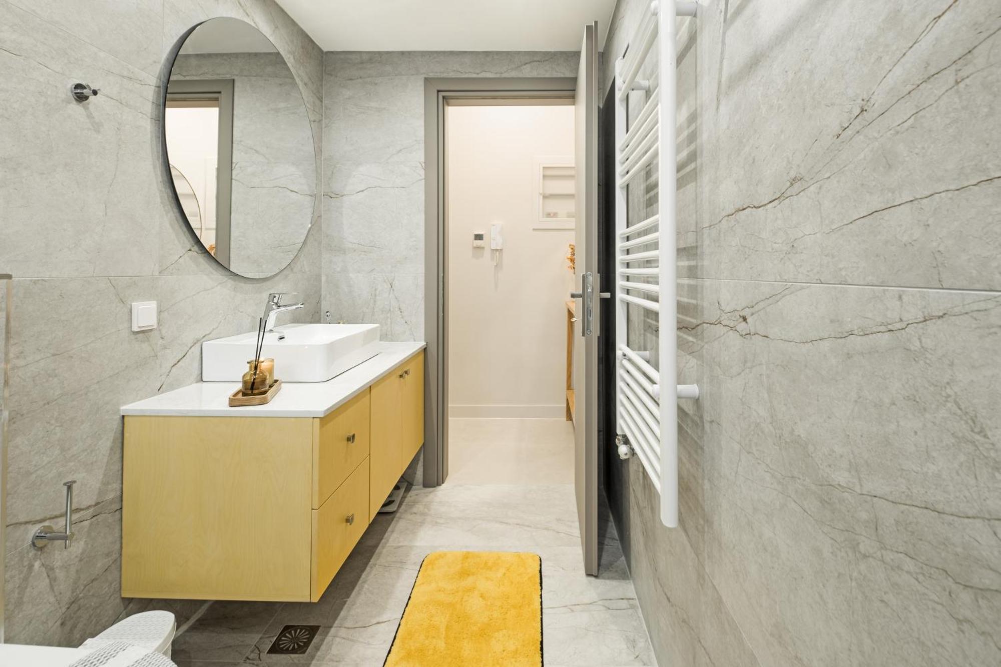 Singer - Luxury Kalamata
